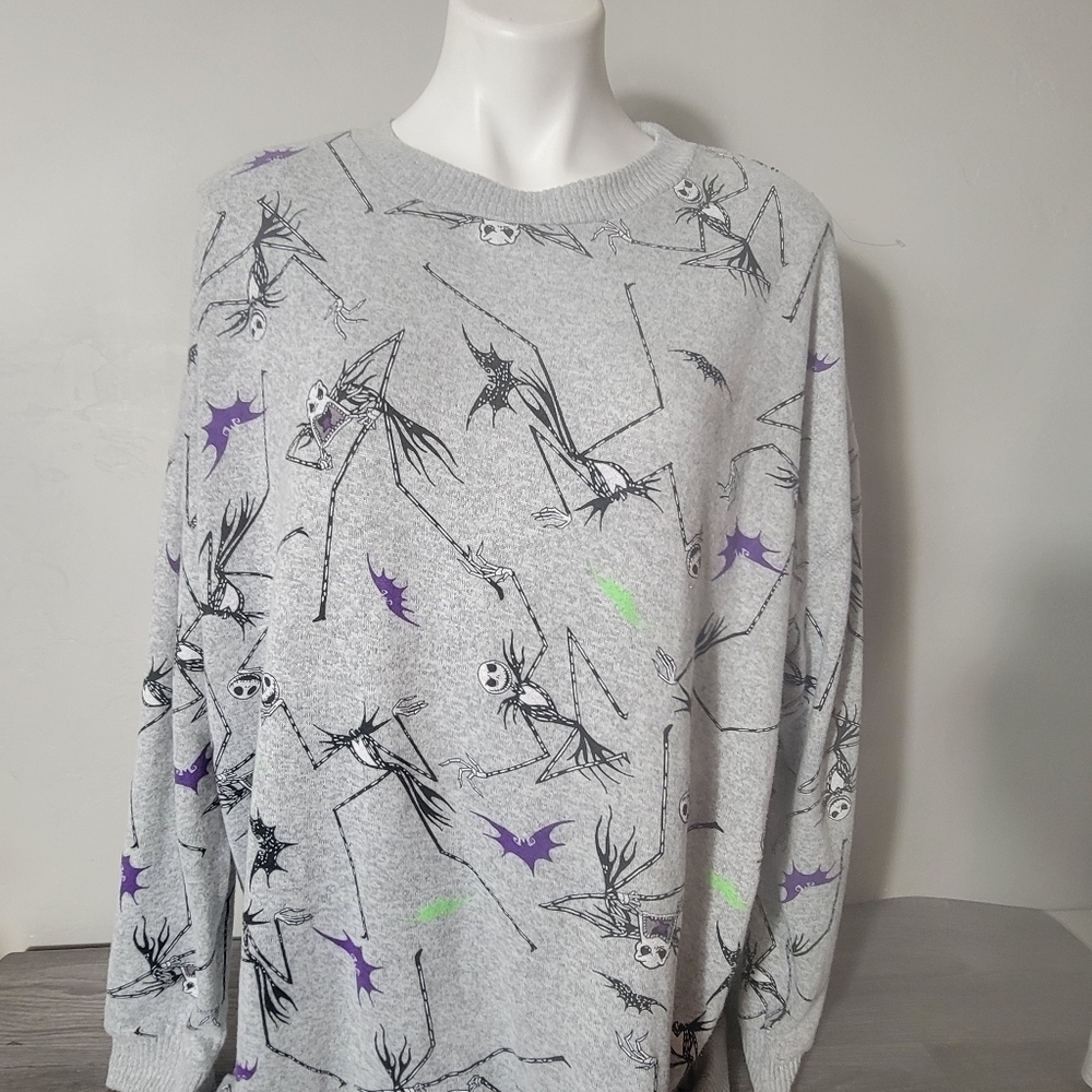 Disney Jack Skellington Gray XL Top Oversize Soft Nightmare Before Christmas‎
